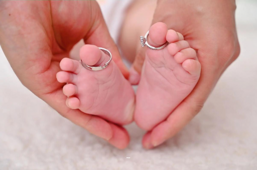 新昌宝宝脸上长黑点